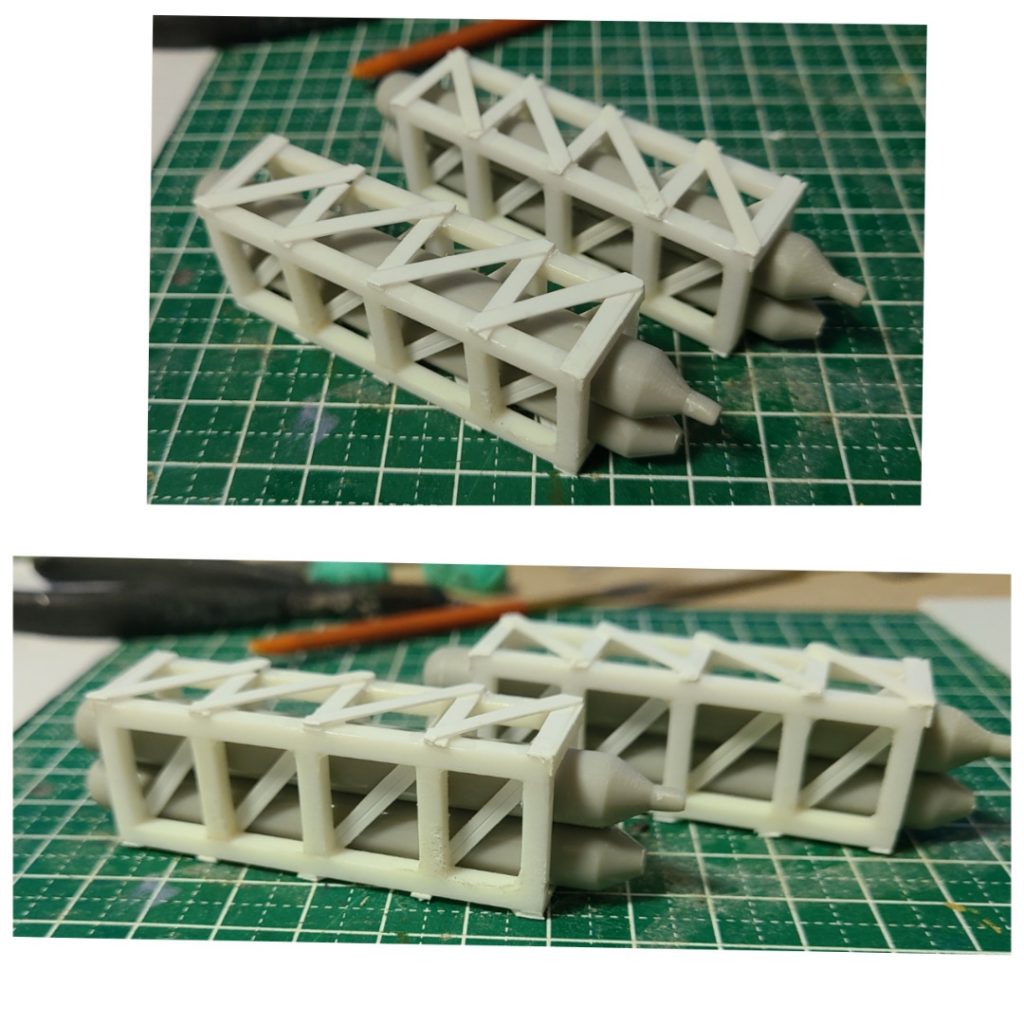 プロペラントタンクのカバーも短冊プラ板とプラ棒でスクラッチしました。