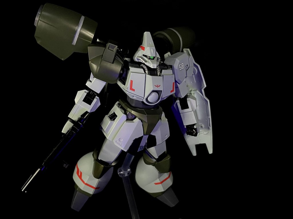 色はMr.COLORのライトブルー、オリーブグリーン、ガイアノーツのセミグロスブラック、メカサフを使用しています。