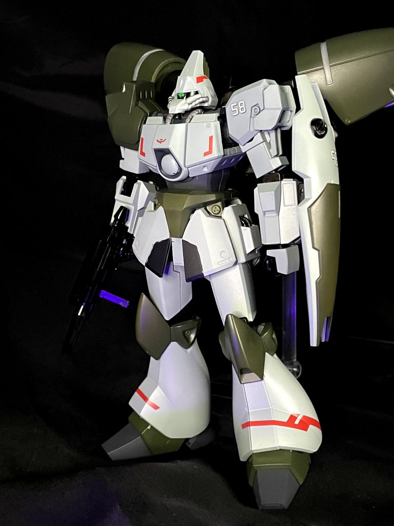 機体設定機体の予備部品がなくなり左肩、盾が試作品および既製品に換装されている。敵勢力の機体性能向上に対応するため背部にフレキシブルバインダーを増設し機動性を向上させた。フレキシブルバインダーはバイアランの部品を流用し制御システムを流用したため扱いずらい機体がより扱いずらくなった。