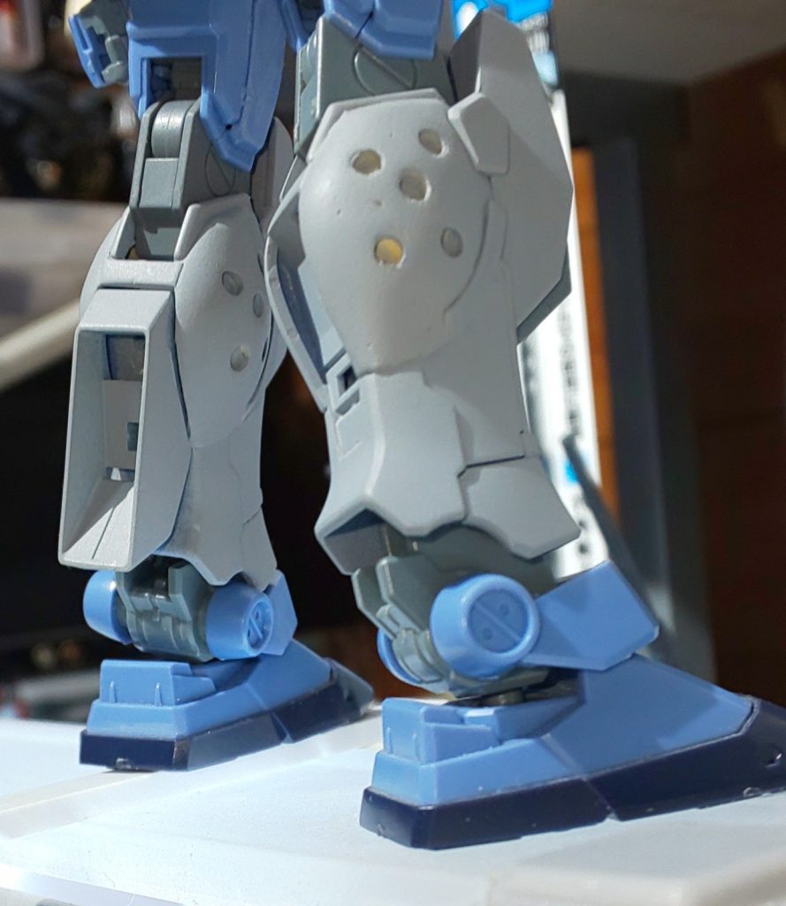 手前が関節改像前、奥が改造後。