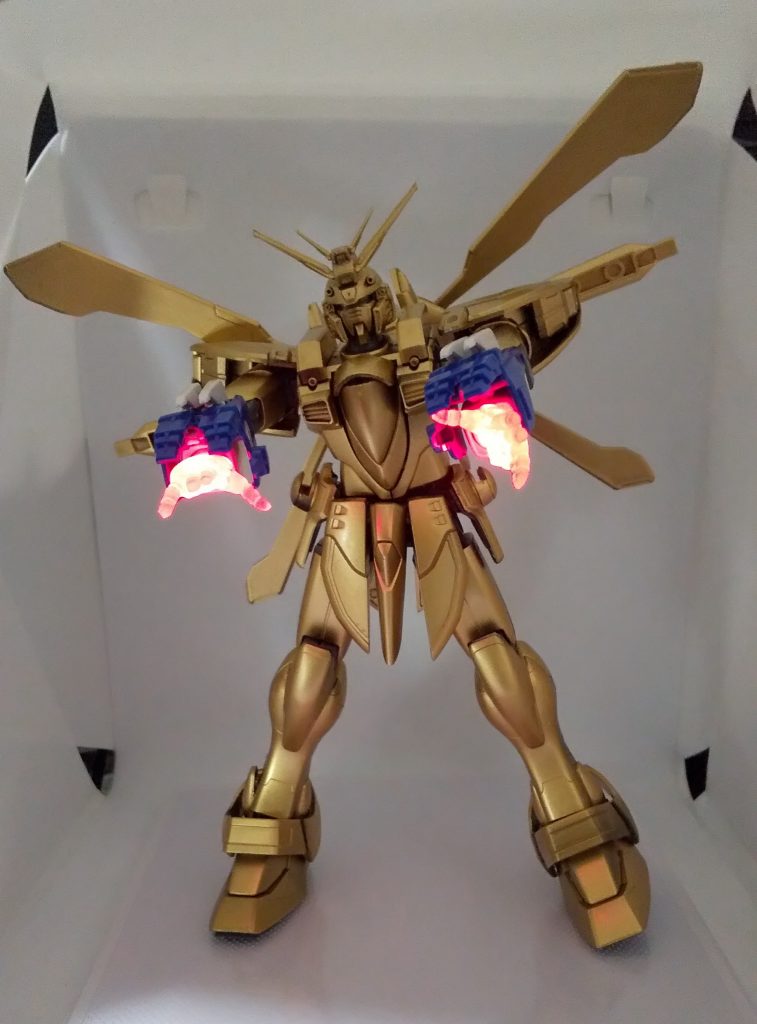 腕のパーツをゴールド塗装する前に、仮付けしました。