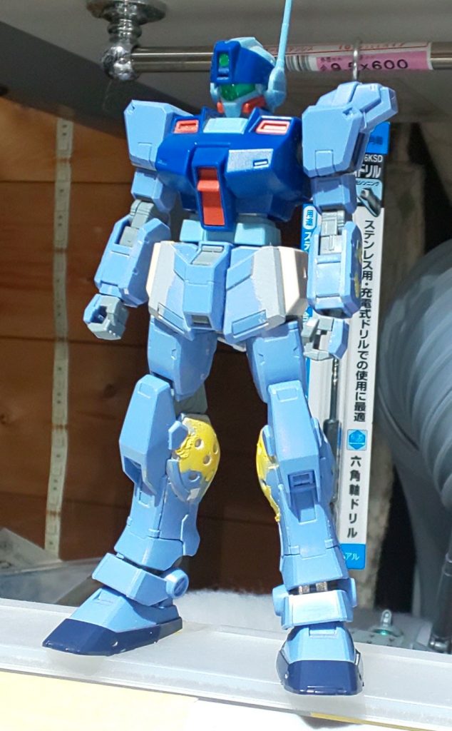 この後足首の関節を短くして、足首周りの安定感をだしています。そのままだとなんだかスネとガードとスリッパの一体感がないので。