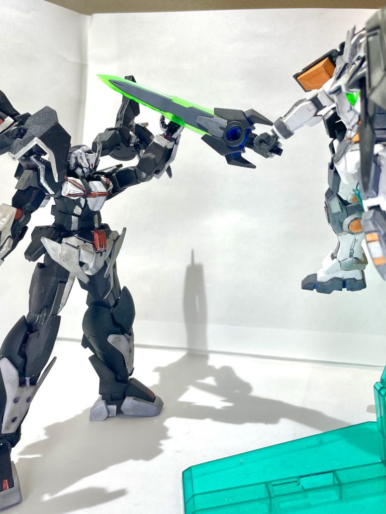 ミカミ・リク「───その結論は予測済みだ。」人工知能アークの驚異的な演算能力を用いることで本来GBNでの再現不可能とされている「ゼロシステム」を擬似的に再現し単騎で勝利するための最善手を取り続けることができる。