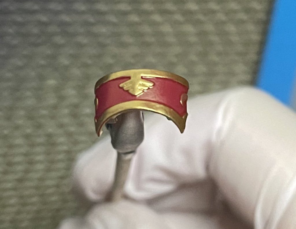 全体を吹いて乾燥させた後、マーカーで細かい部分をなぞるように塗ります