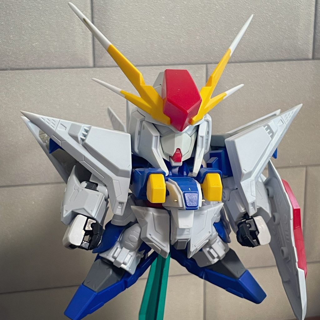 顔の加工が一番苦戦しました。スカートはサイド、フロント共に切り離して稼働出来る様にしました。