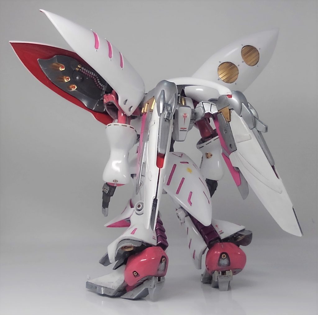 背面にはマスターガンダムのバインダーをむしり取って付けてます