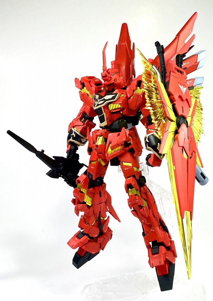 サイコフレームはシルバー下地＋クリアイエローで塗装しています。