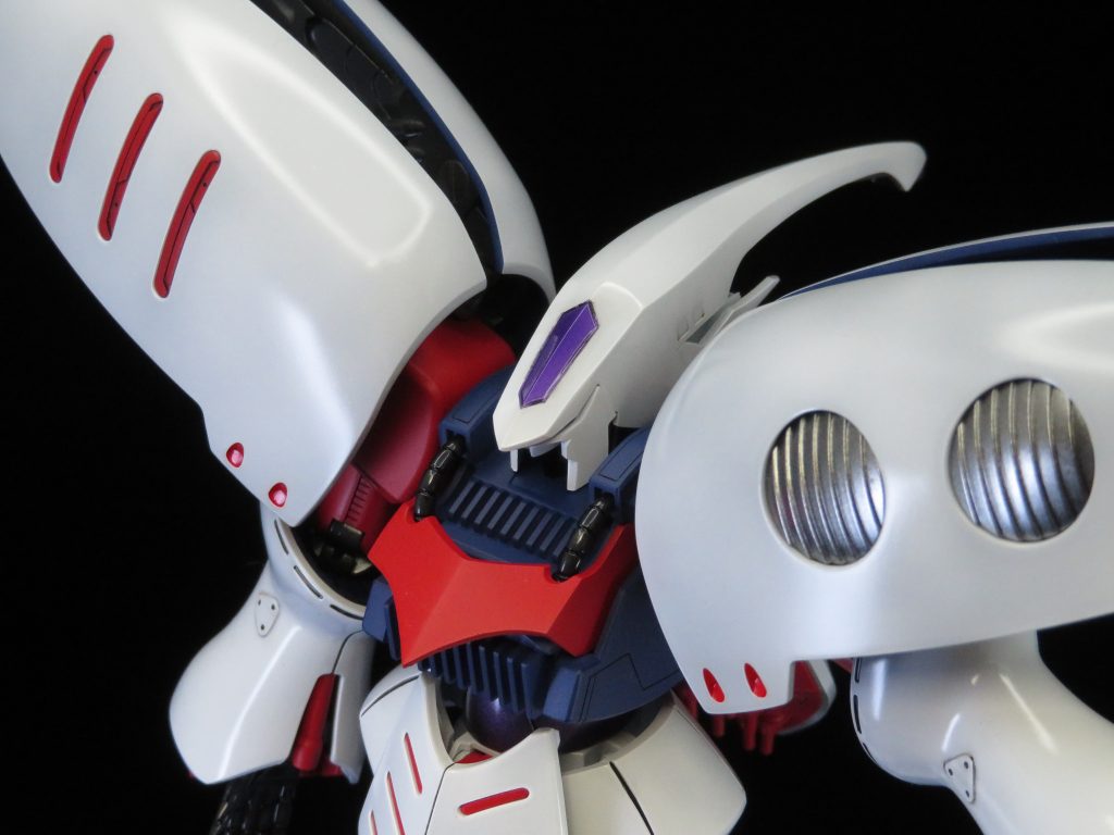 頭部には宝石のような意匠を追加しました。