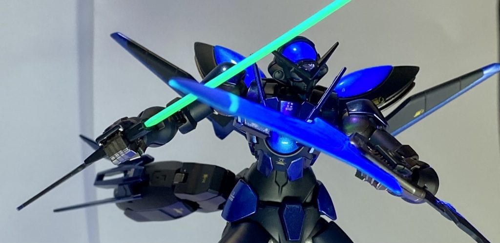 蛍光塗料を使用してるので光ります