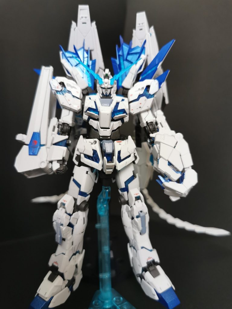 正面から見た図。足のパーツ一部逆になってる・・・