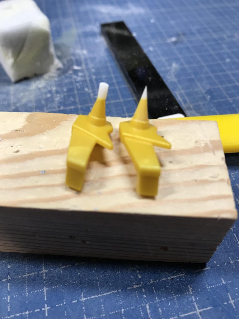 スタイル変更などの改造はしてませんが、筋彫りの追加、スパイク部分を延長し尖らせました。