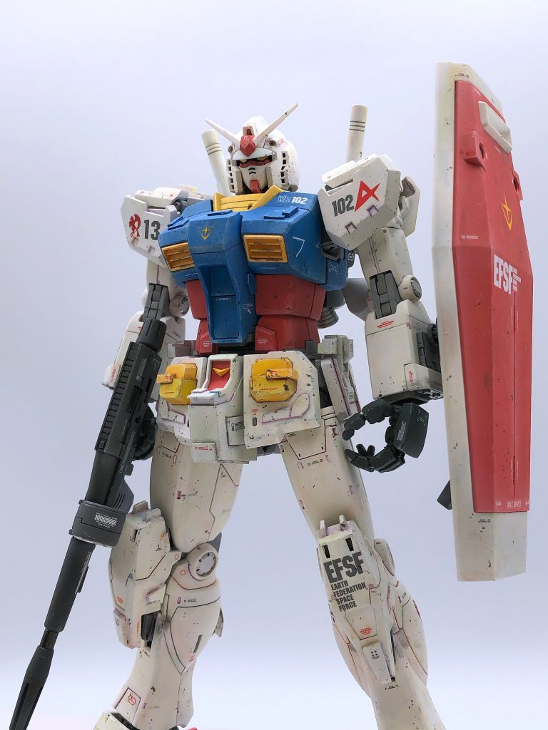 まとめ ゲルググの制作記でも書きましたが、私はガンダムとシャアゲルを並べたくて20年くらい前にMGベースで作っていましたが、どちらも作りかけで挫折しそのままプラモデルをしなくなりました。コロナ禍を迎えガンプラ復帰してザクから作り始めて四作目、ほぼ丸一年かけて四作作って20年前の私の目標を果たすことができました。作っていた一年はとても楽しい一年でした。コロナで閉塞した社会情勢も仕事で大変なときでも、ガンプラをいじっているときは忘れて楽しめストレス解消になっていました。 このガンダムの完成で私の「一年戦争」は無事終戦できました。ながながとご覧いただきありがとうございました。