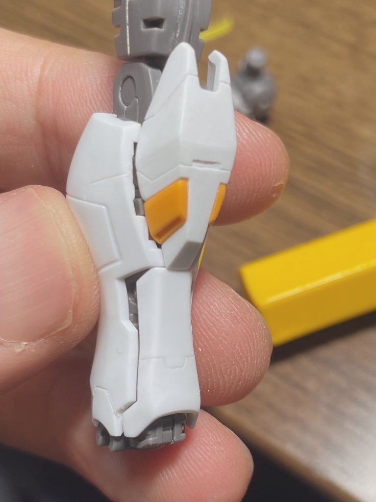 ディティールは脚、フロントアーマーのスジボリと、胴体の切り欠けと…