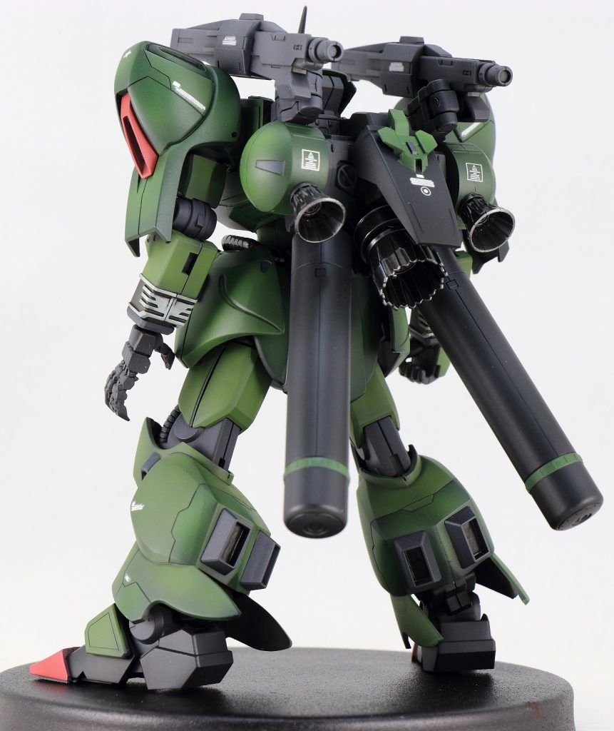 バックパックはRGサザビーとガルスのミキシングです、大型プロペラントタンクがUC0096世代らしさをだしてくれています