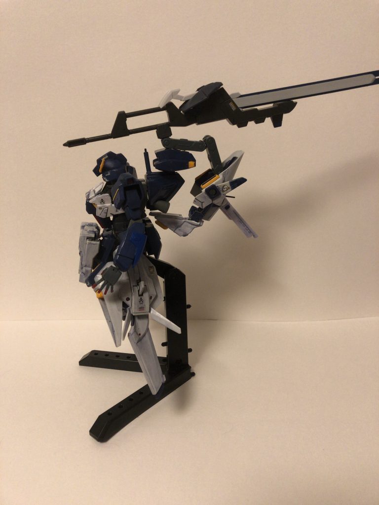 この形態の場合、このように畳んでいます。バーニアで焼けるんじゃないのという質問はNG。(一応避けるような形にはなってます笑)