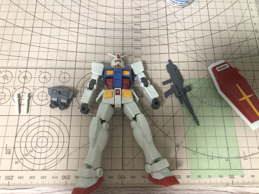 まずは、部位を分担して構想を練りました。元のキットからイメージをどれだけ変えれるか、意外にすぐ浮かびました。