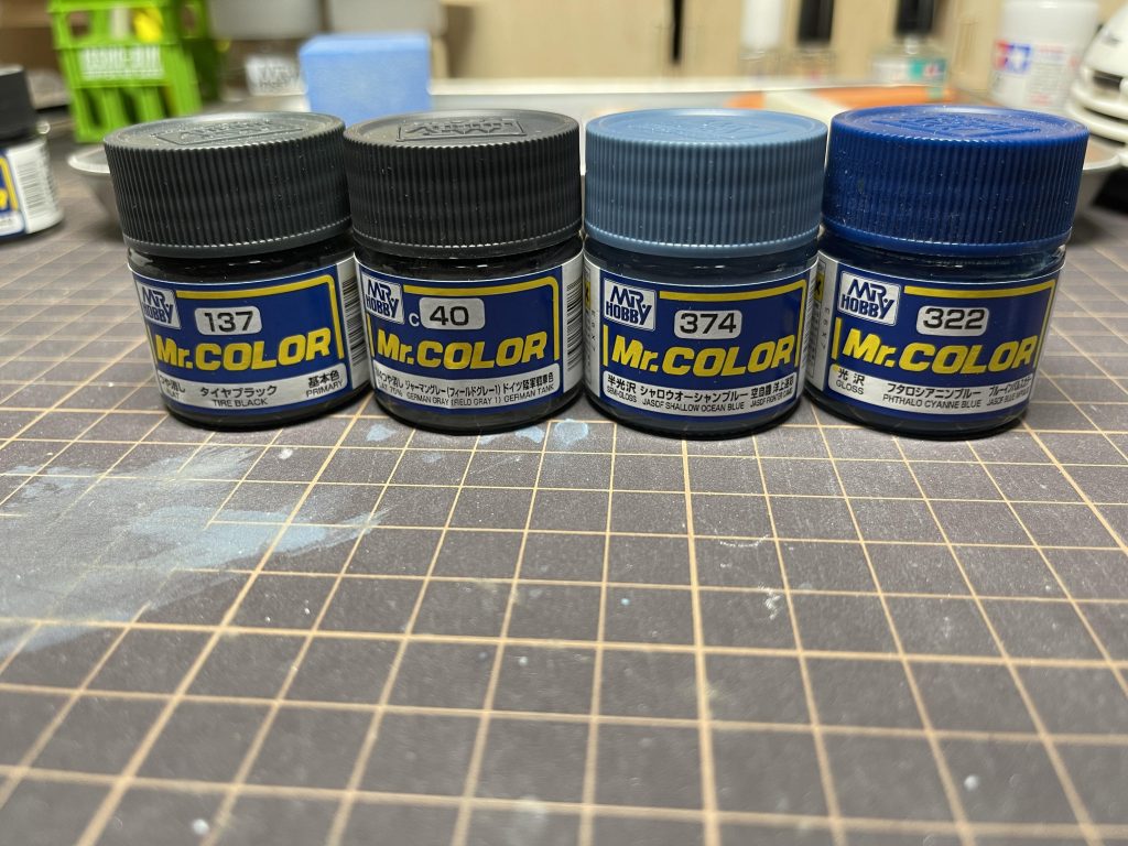 主に使用した色はこの4色です。調色なし。差し色にエナメルのオレンジを使ってます。