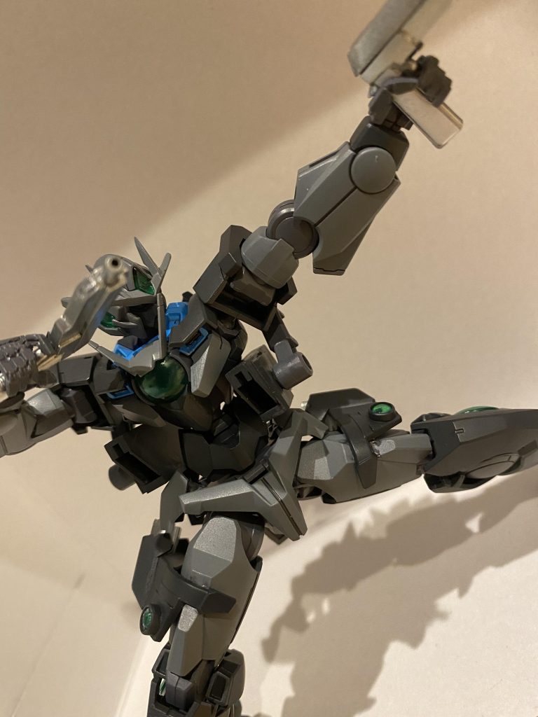 以上、機体設定でした。以下ポーズ取らせたやつです