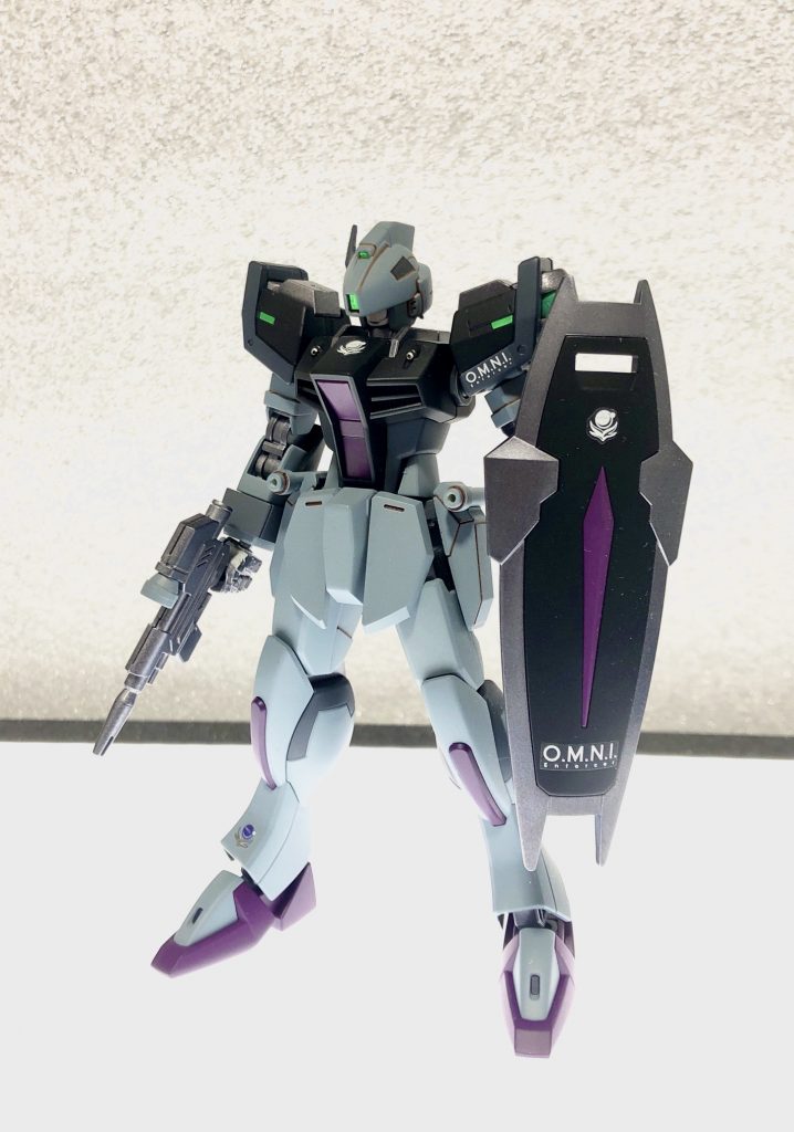 GAT-02L2/IC-AS ダガーL IC原型機の一つのストライクダガーから、ストライカーパックシステムを追加して汎用性を高め、様々な戦況で対応可能となった地球連合軍の量産機。105ダガーに採用されたラミネート装甲の撤廃や装甲の削減などにより、随所にコストダウンが行われ、105ダガーに近い性能を有しつつもストライクダガーに匹敵する生産性を両立させた機体である。