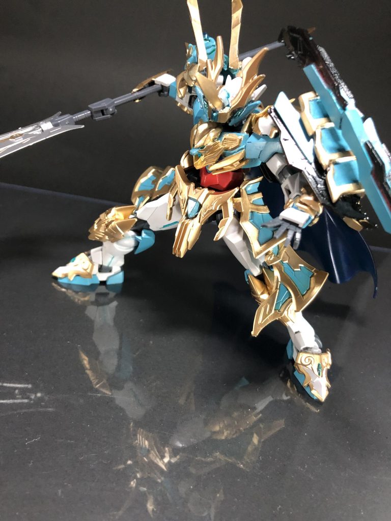 肩がごちゃごちゃしてる割には結構動きます。ただ武器が長物なのであんまりポージングにバリエーションが付けられんですね……