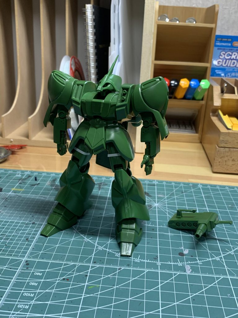 旧キットの素組み状態です