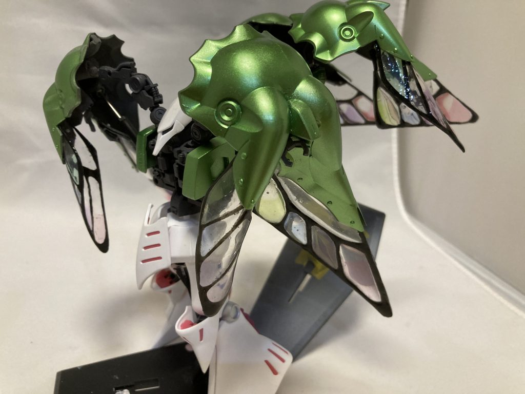 後ろのバインダーを全開にしてみました。流石にスタンド2個使って、無理矢理ですが。