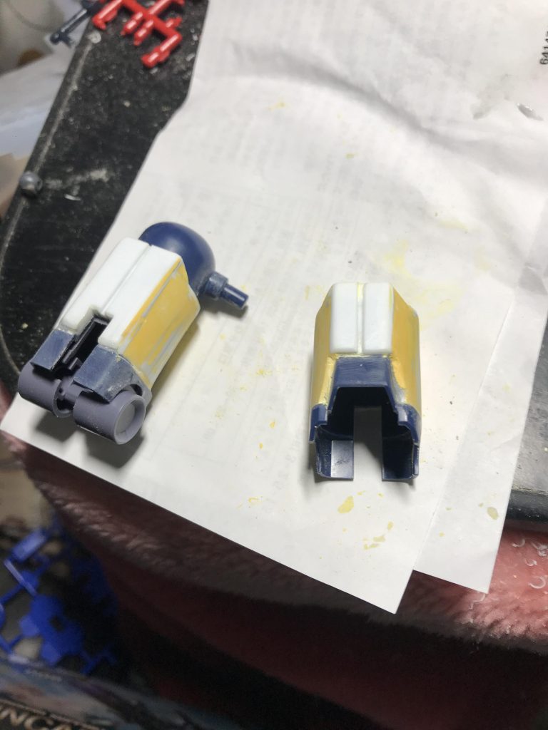 太ももも地味にガンキャノンぽくしてます。