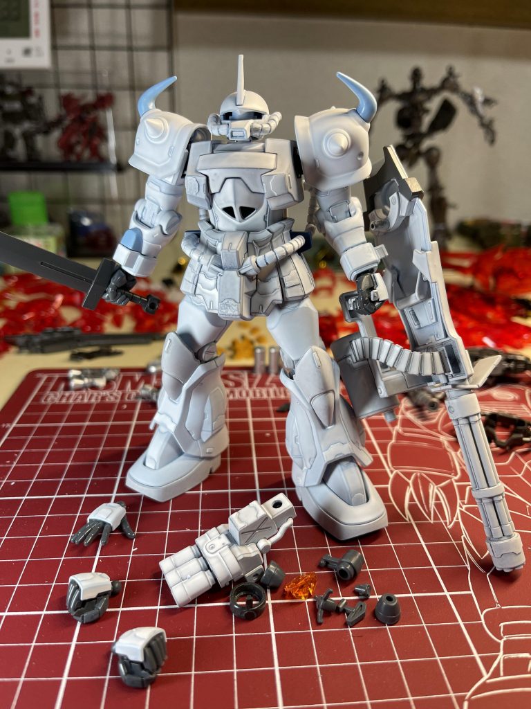 全体にサフを吹いた状態の真っ白でも、ものすごくかっこいいキットですねまた違うカラーリングで作成したいですね♪