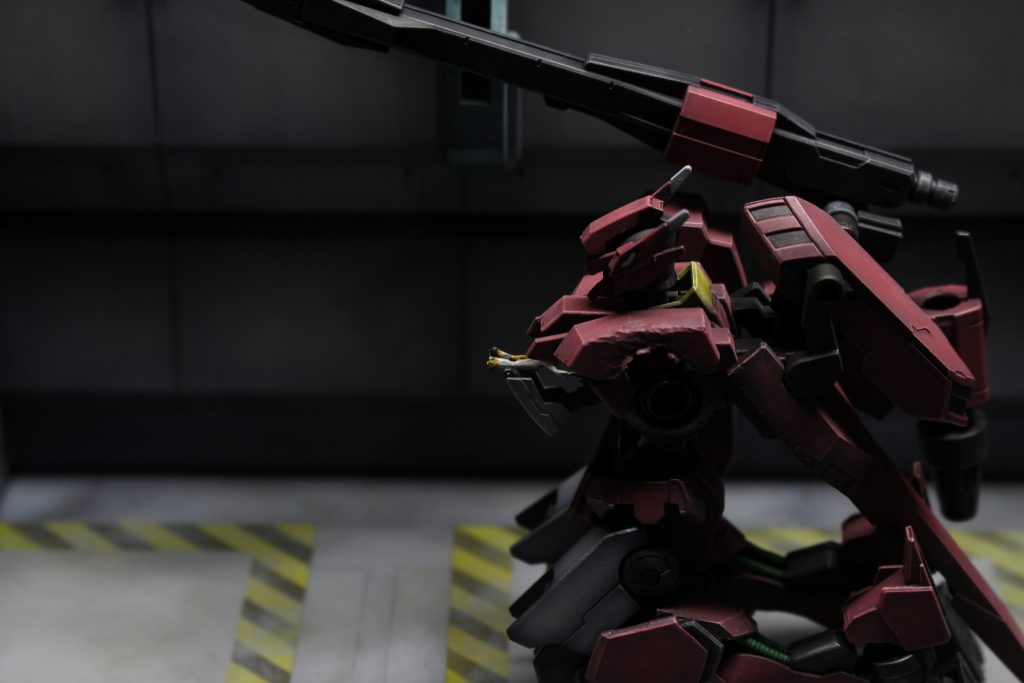 コクピットブロックを改造しハッチを開状態にしてヤマギを配置しました。