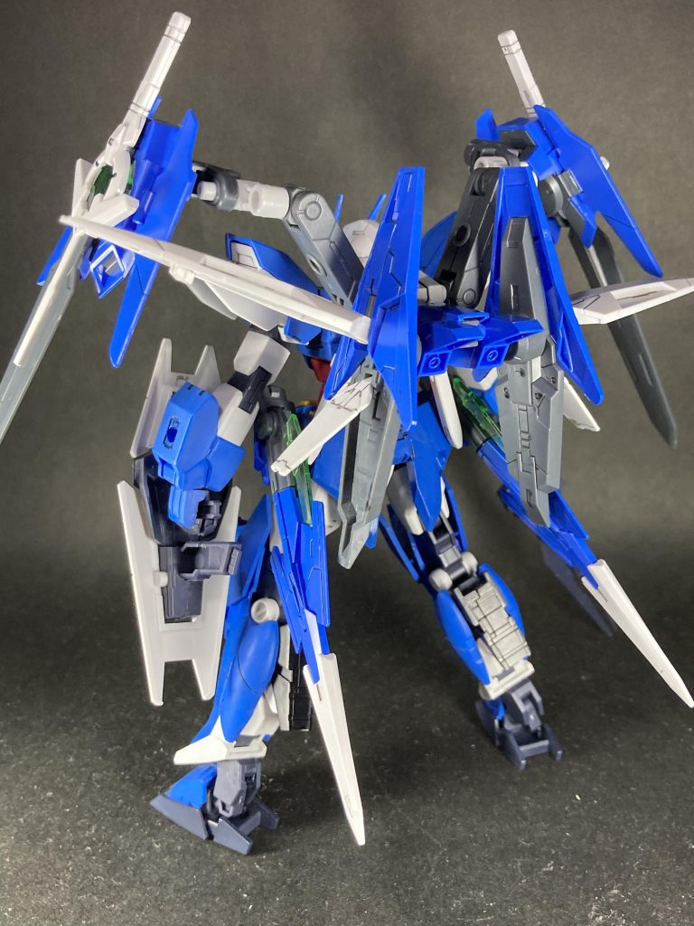 コアガンダム付属の2穴パックでエースパックの取り付けも簡単でした。