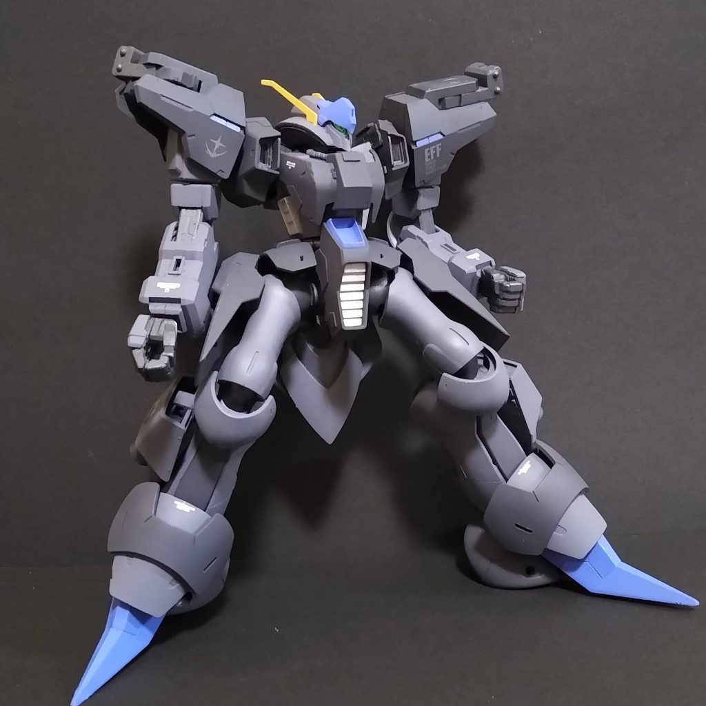 股下から見えるリアスカートはメッサーの頭です。(でかい)