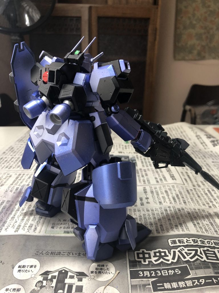 ノーマル装備、後ろ姿。バーニアはギャプランフライルーの余剰パーツとグスタフのバーニアとバーニアパーツ(逆さま)を重ねて間接パーツを付けたがあまり可動せんかった。