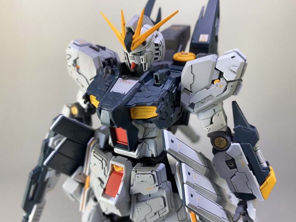 工作内容はプラ板貼り付けとスジボリ、穴あけがメインです。