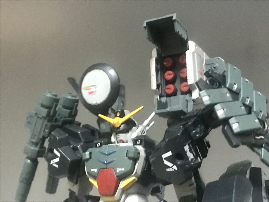 大型ミサイルランチャー追尾性に優れたミサイル、重量があるが装填数も多い