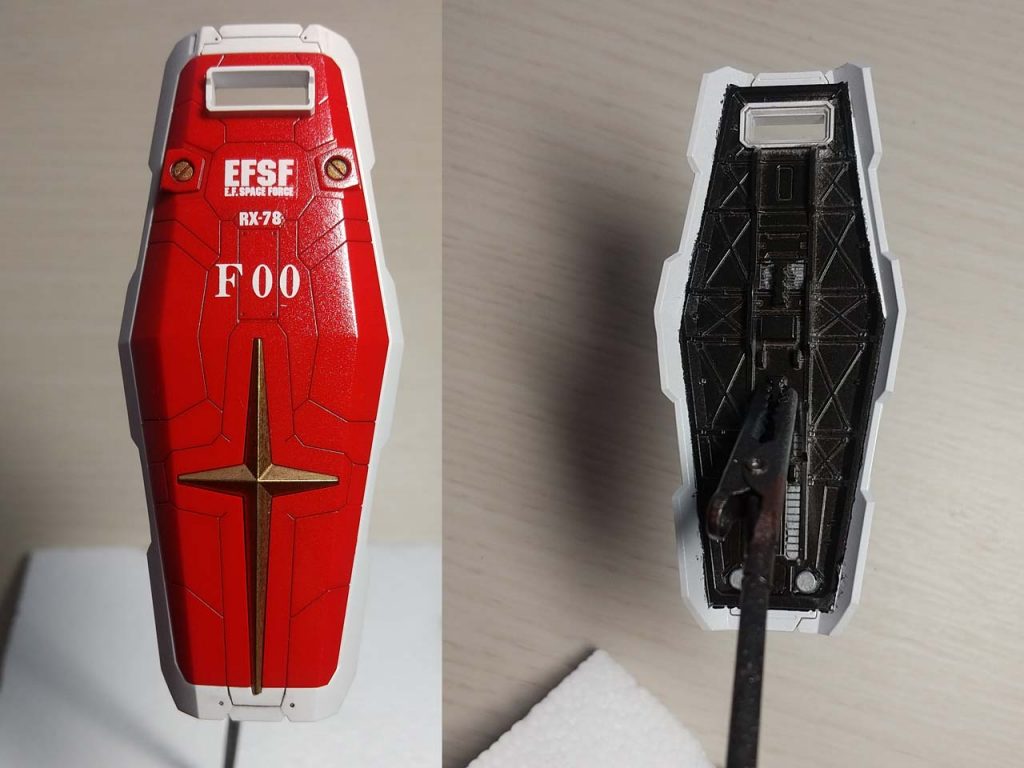 モールド多くて墨入れが楽しいシールド。久しぶりにマスキングして裏面は黒に塗分けました。表ねじはゴールドです。