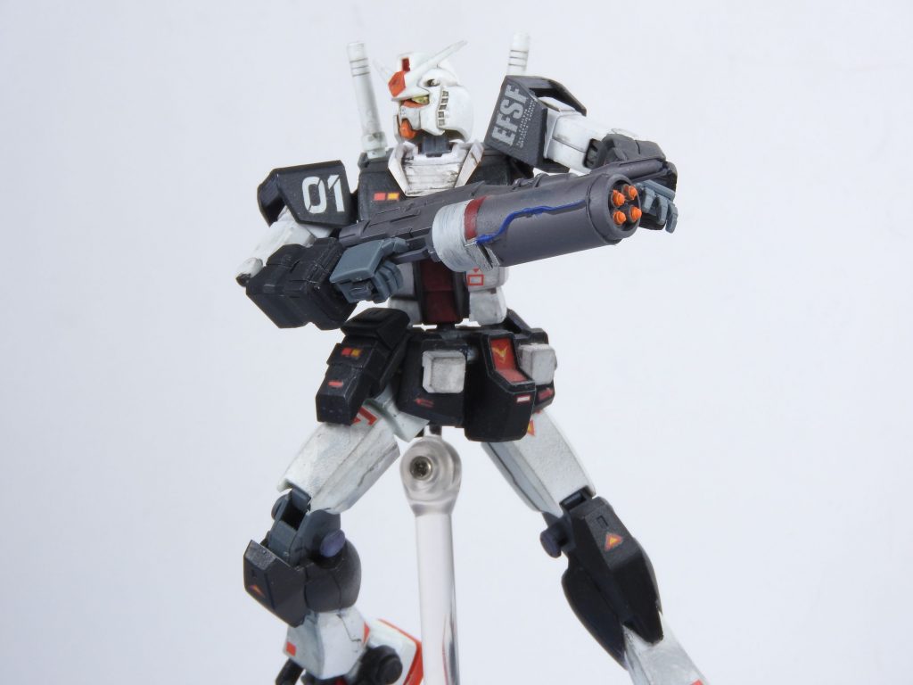 追加武装も色々と。まずはスーパーナパーム付きビームライフル。アムロがサイド7でMSの残骸焼き払った時に使ったやつですね。