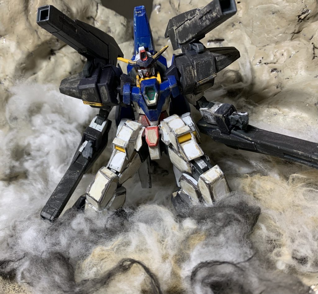 少し、わたをつかって煙の演出ができないかなと思いやってみました。わたに黒の塗料やタミヤカラーのライトサンドをぬって爆炎みたいにならないかなと思ったのだ、あとわたをこういう風に使えば飛んでいるようにも見えるのだ