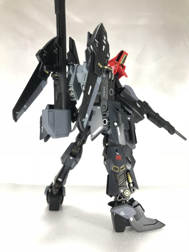 そして、ビルダーズパーツの強化ウイングと相性が良さそうなので、そちらも購入して制作に取り掛かりました☝🏻当初は量産型デルタガンダムってな感じにしようかなーって思ってたんですが、あまりにも正統に強化されたようなフォルムだったので、後継機のような位置付けになるように名前も真 百式と命名しました!