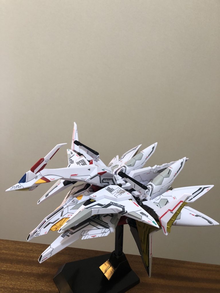 FFユニットです。これだけで見ると完全にモビルアーマー😊鉄血に出てきたハシュマルにも似てるし、ホワイトベースにも見えない事は無い。このまま飾りたくなるレベルの存在感