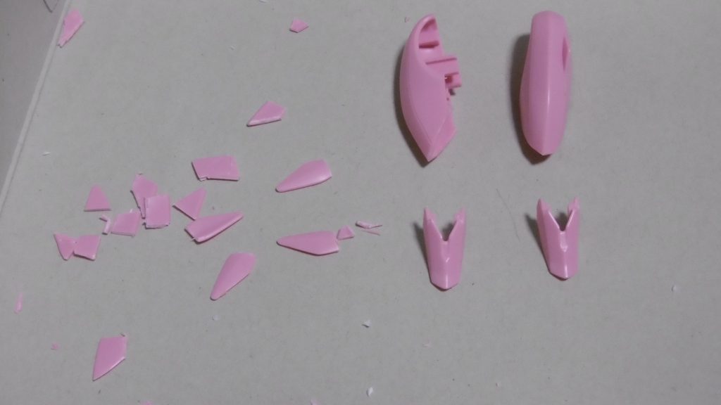 脚部は膝先のカバーと、足の羽?を落として軽量化。空気抵抗に影響あるかもしれませんが、基本は推進器を使わない通常移動。