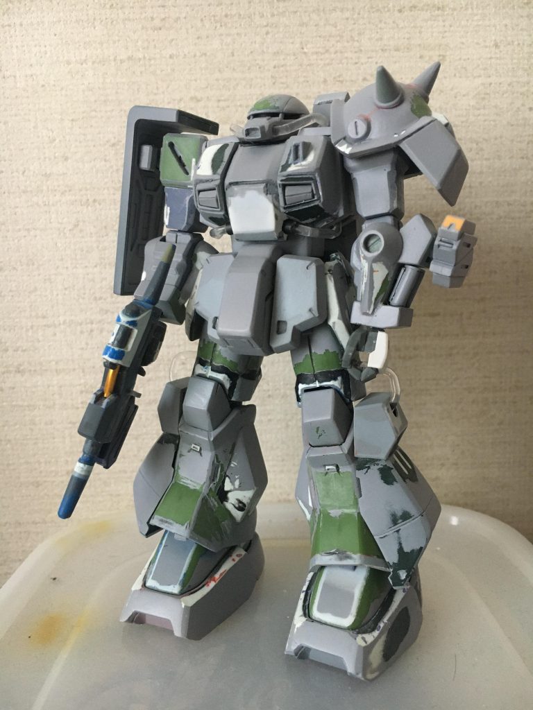 最終塗装前。パテやプラ板を多用した結果、サフを計3回も吹くことになりました。段差部にヤスリ掛けをしたので改造部位がわかりやすくなっております。