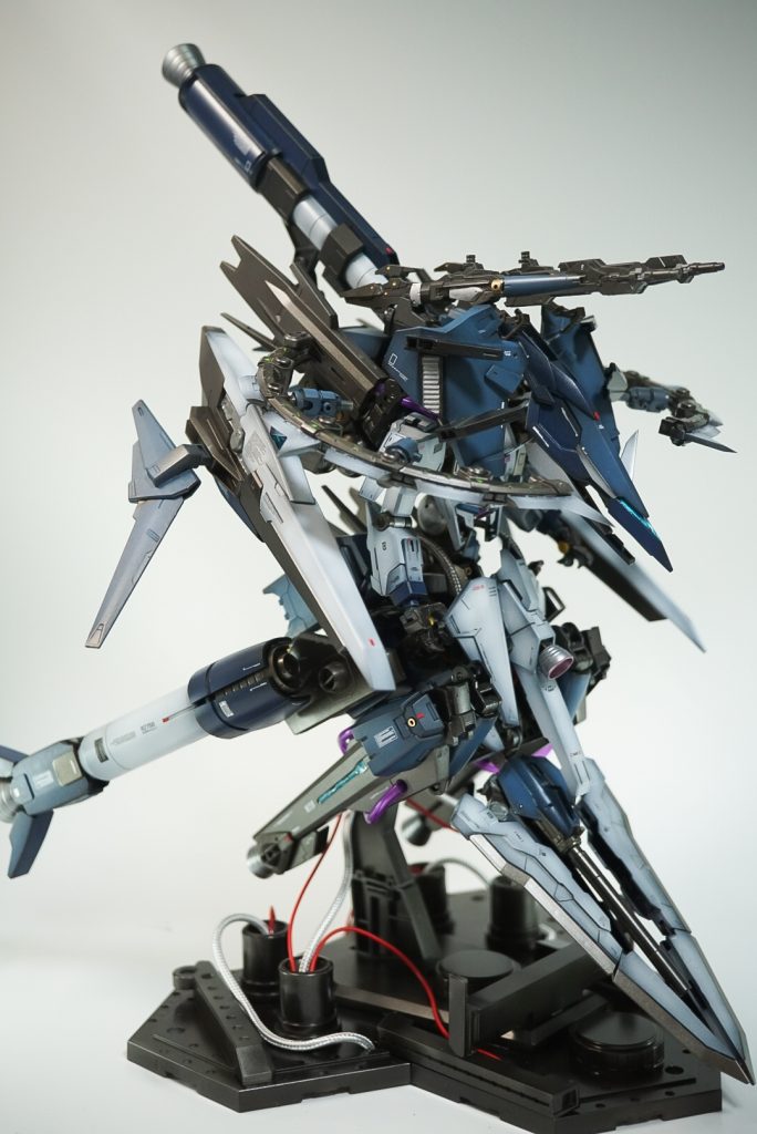 まず巡航形態巡航時、また防御力と遠距離火力に重きを置いた戦闘時の形態