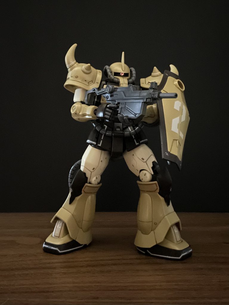 サンドカラーのグフもカッコいい。