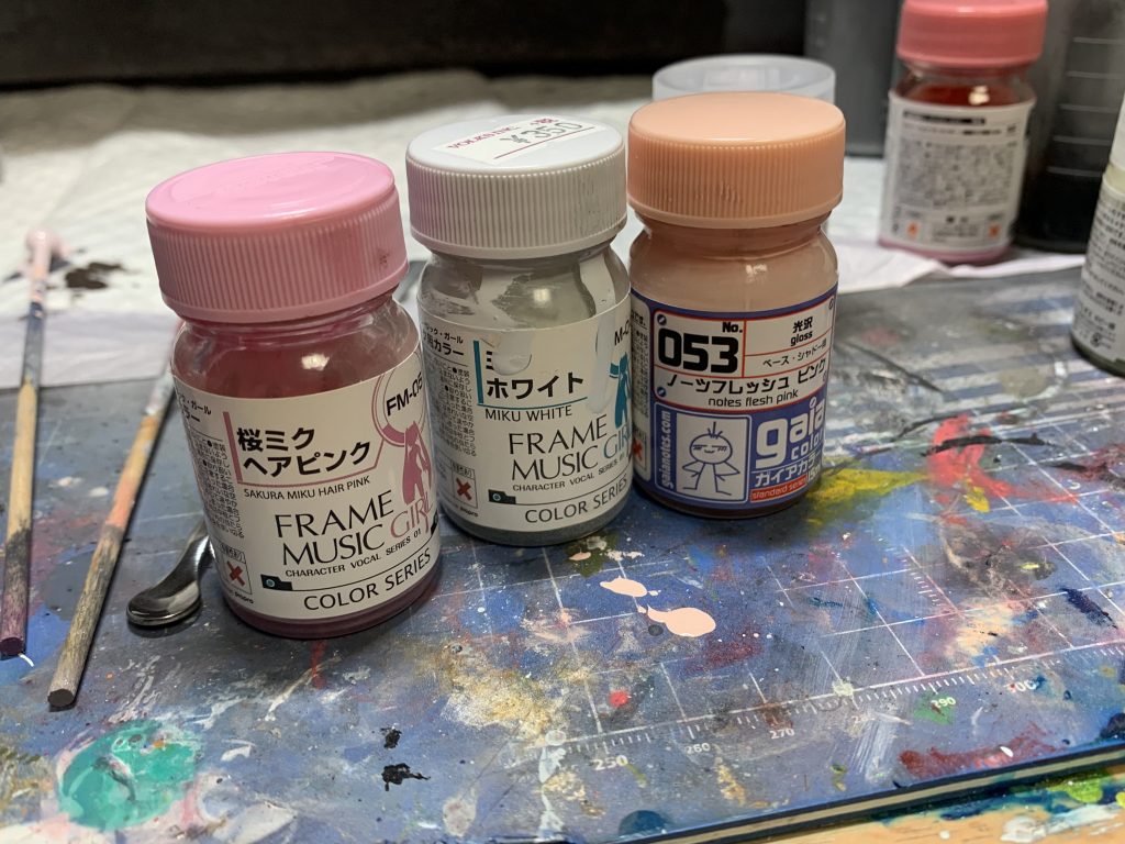 メインカラーの薄いピンクはこの辺を調色してそれらしい感じに