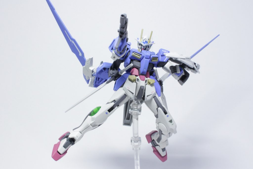 シールドはシャルドールローグのものにダブルオーライザーのパーツを貼り付け。