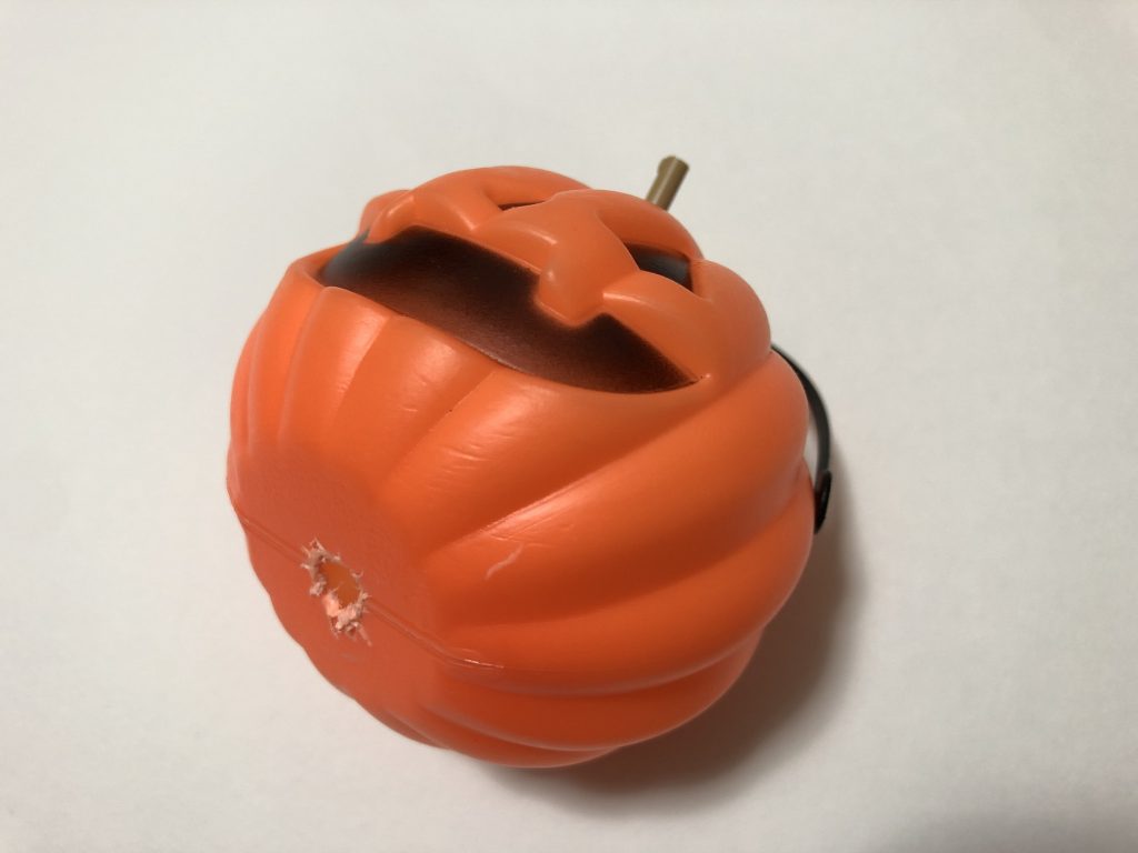 いじったのはかぼちゃ側ですぐに元のSDΞガンダムに戻せます。アンテナは棒に引っ掛けているだけです。