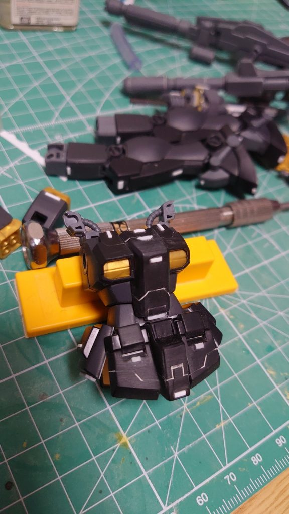 元はブラックウォーリアだったんですが、売ってないので赤く染めればいいんだ的なノリで改修しながら作ってました。