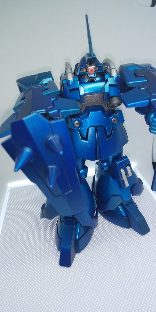 シールドを折り曲げて、トゲトゲで攻撃❗️武器はどこ?