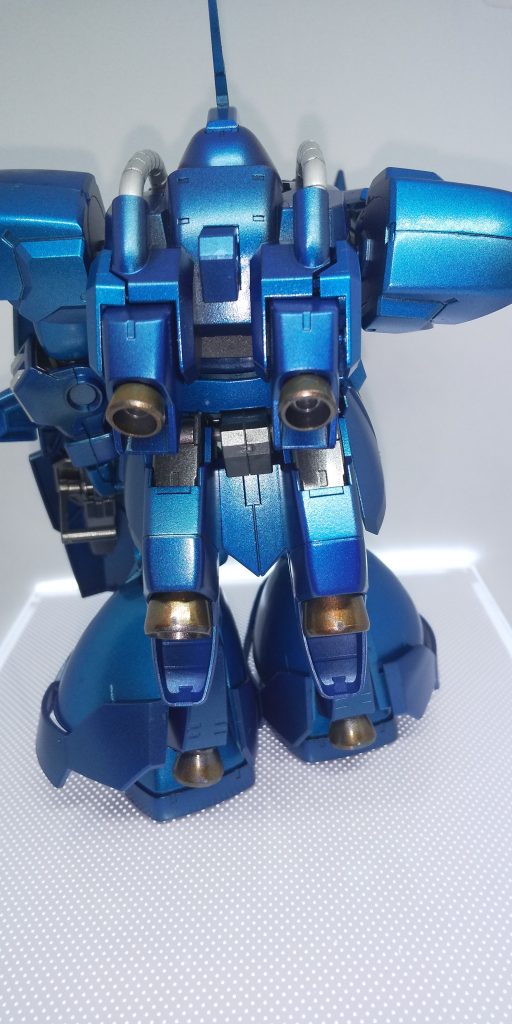 背面のバーニアはガンメタの上にリアルマーカーのオレンジを塗りました。