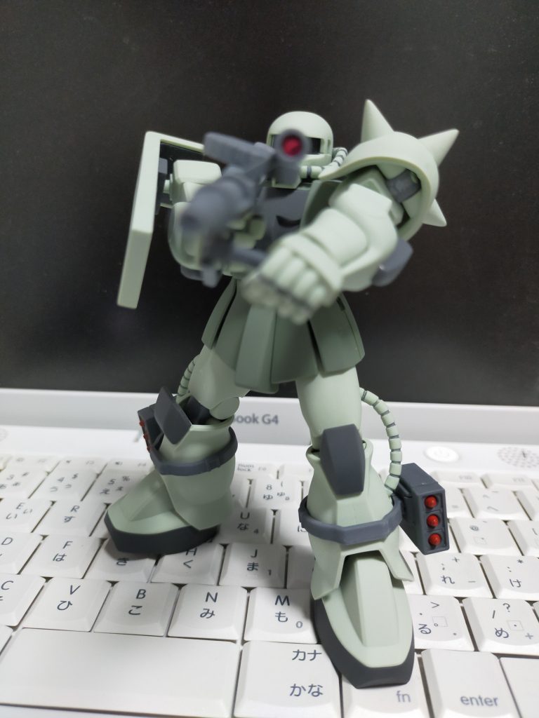 でも、可動範囲は旧キットとは比べ物にならない程、劇的に進化しているのを楽しめます。グレート!REVIVEも良いけど、個人的にシックリ来るのはコッチですね。ガンプラ楽しいな。